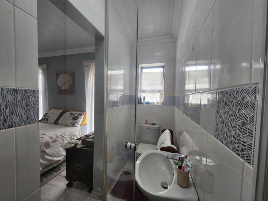 2 Bedroom Property for Sale in Pacaltsdorp Western Cape